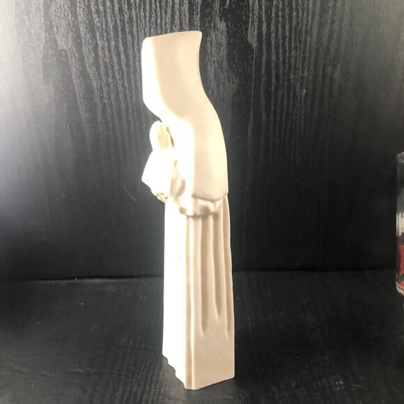 Ceramic Hooded Monk Figurine With cross-detailing - Picture 5 of 7